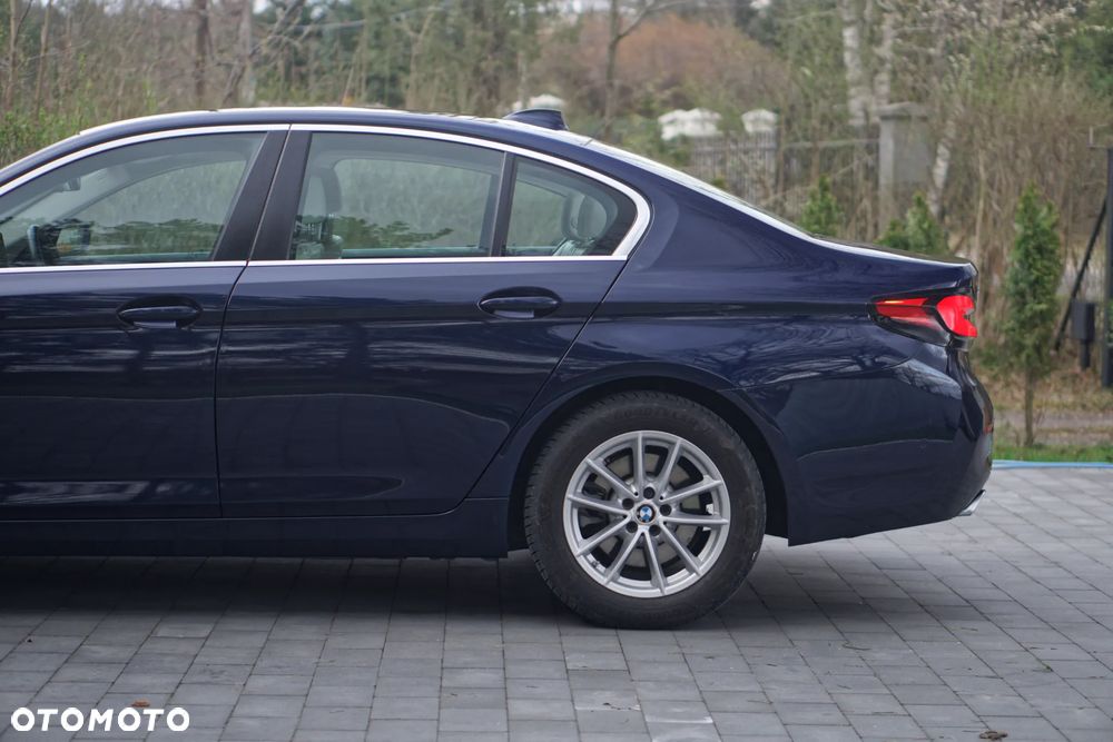 BMW Seria 5 520d xDrive - 7