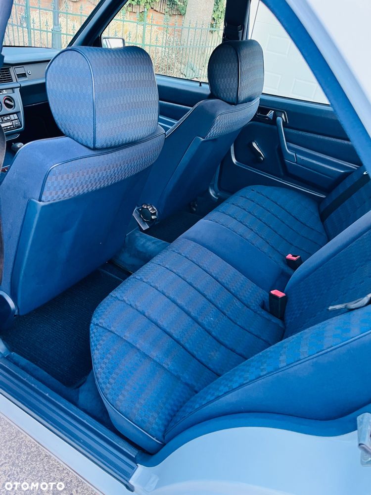 Mercedes-Benz W201 (190) - 14