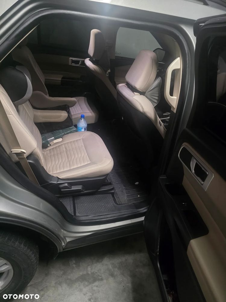 Ford Explorer - 31