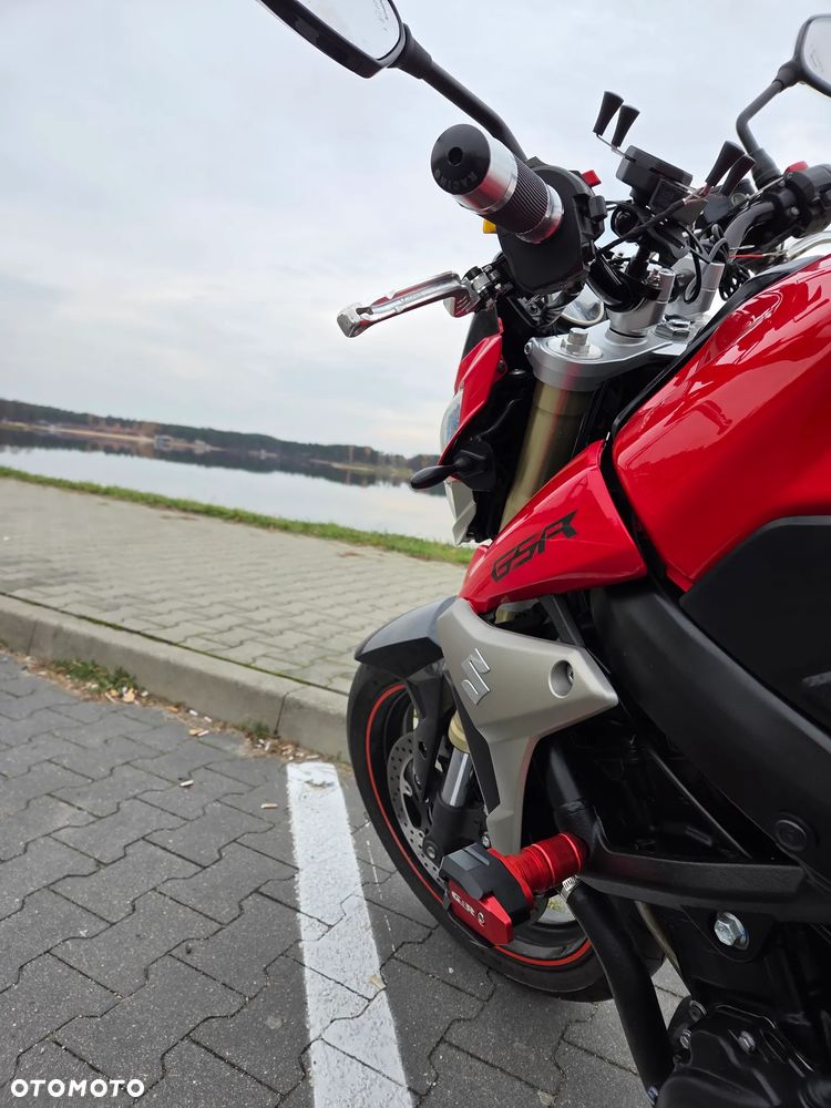 Suzuki GSR - 10