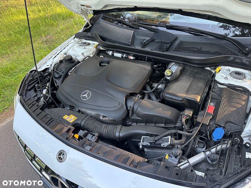 Mercedes-Benz GLA 180 7G-DCT Urban - 32