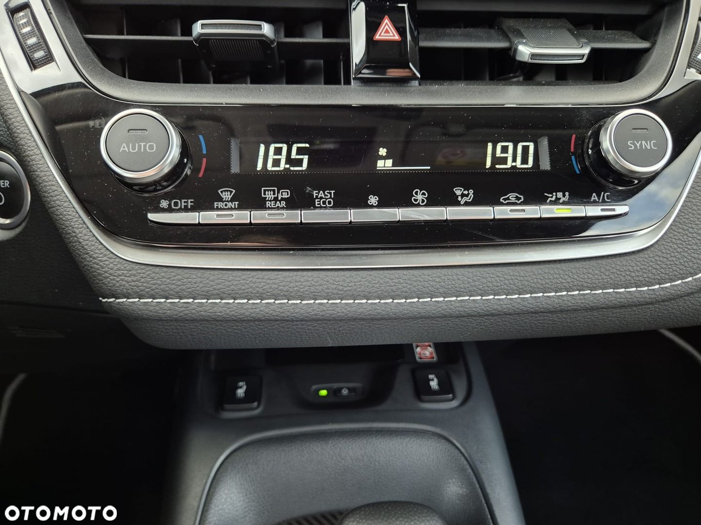 Toyota Corolla 1.8 Hybrid Style - 23