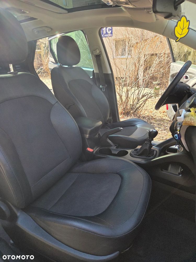 Hyundai ix35 1.6 2WD blue Trend - 12
