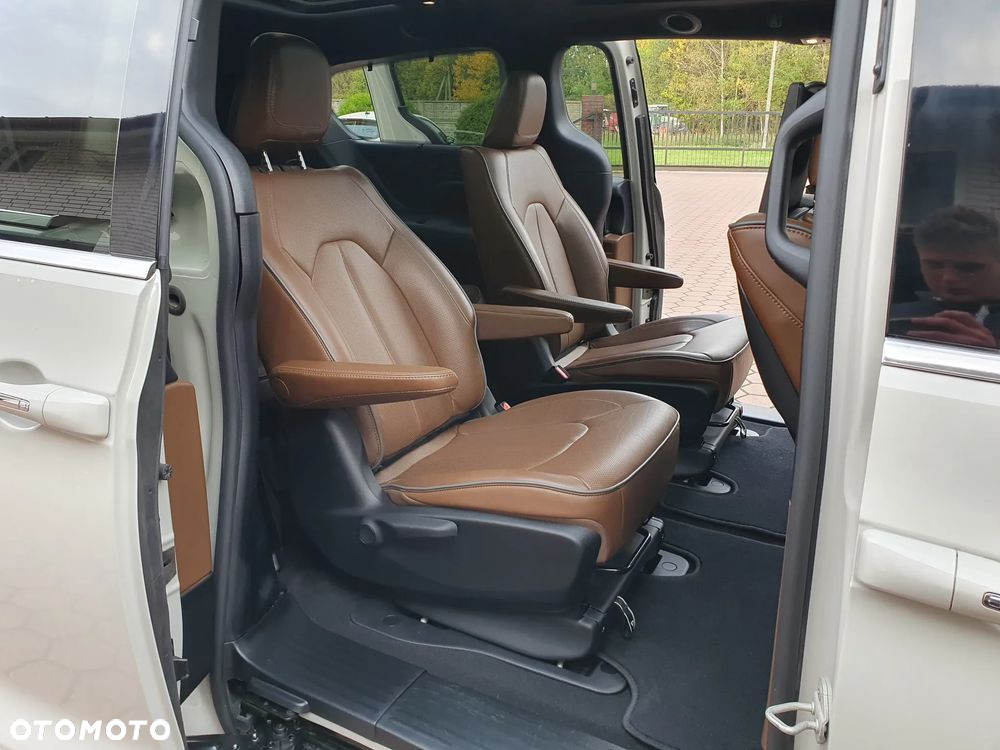 Chrysler Pacifica - 22