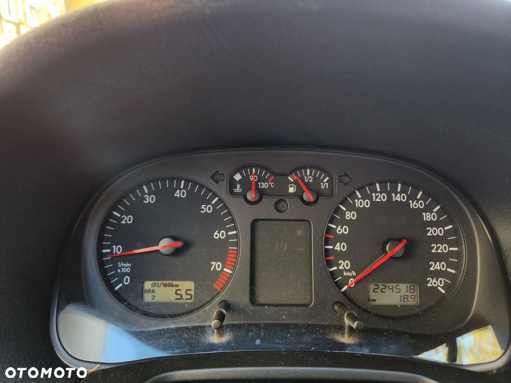 Volkswagen Golf 1.6 Comfortline - 8