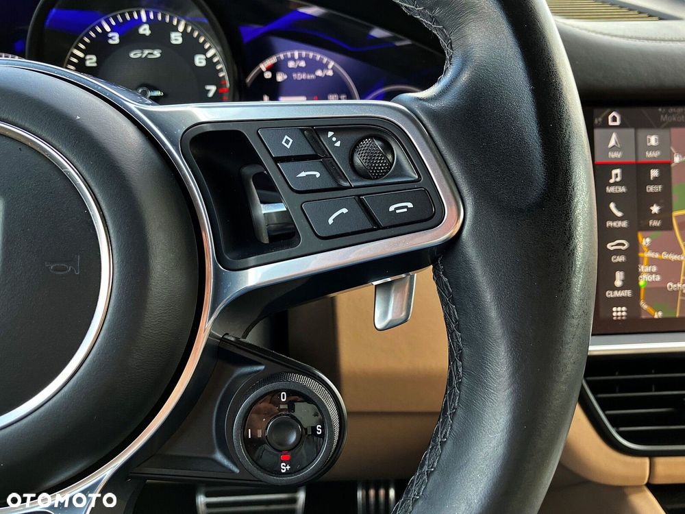 Porsche Cayenne - 30