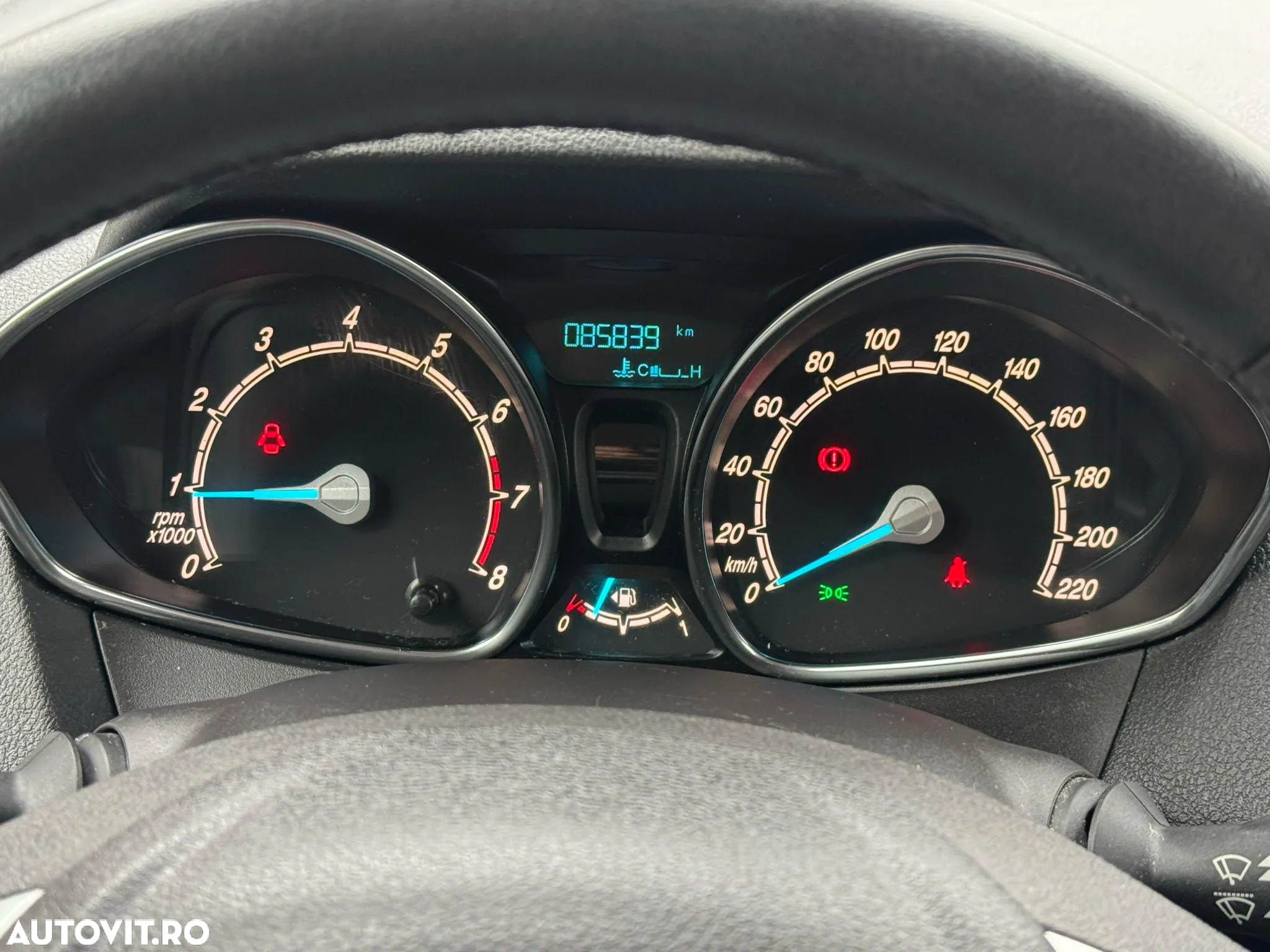 Ford Tourneo Courier 1.0 EcoBoost Titanium - 10