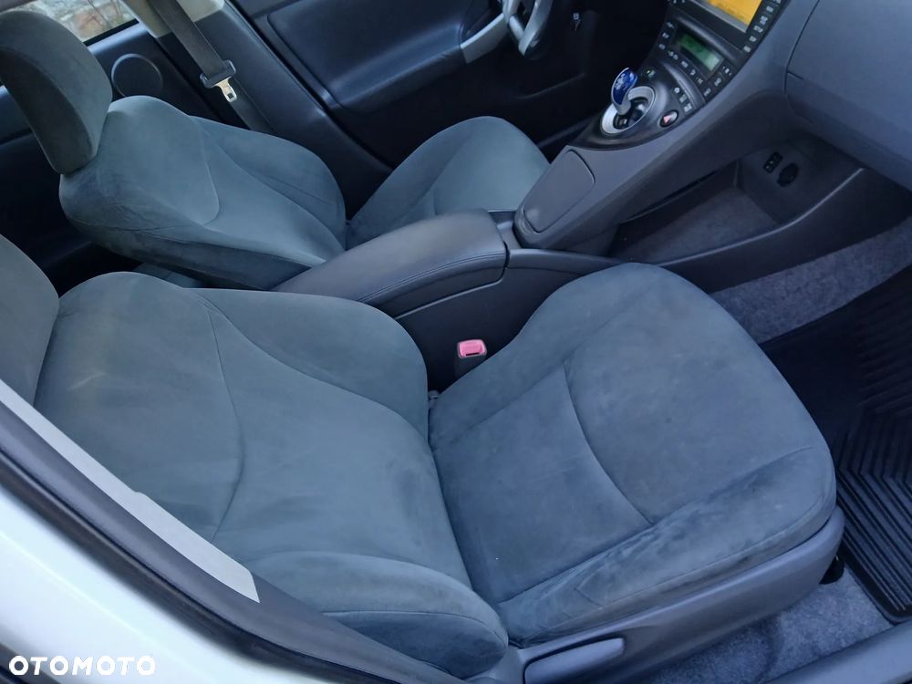Toyota Prius (Hybrid) Executive - 20