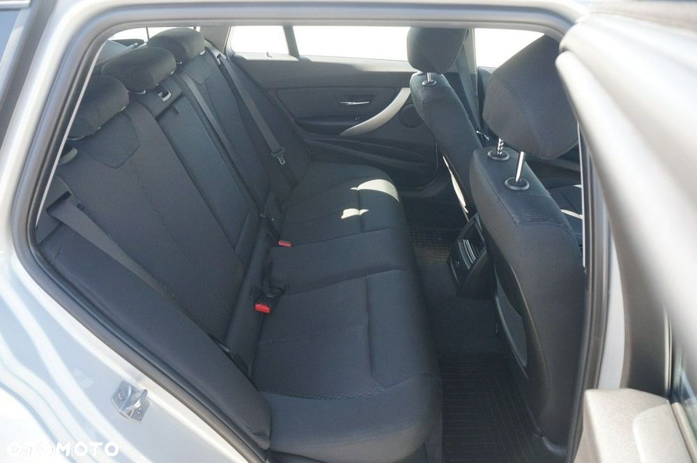 BMW Seria 3 - 32