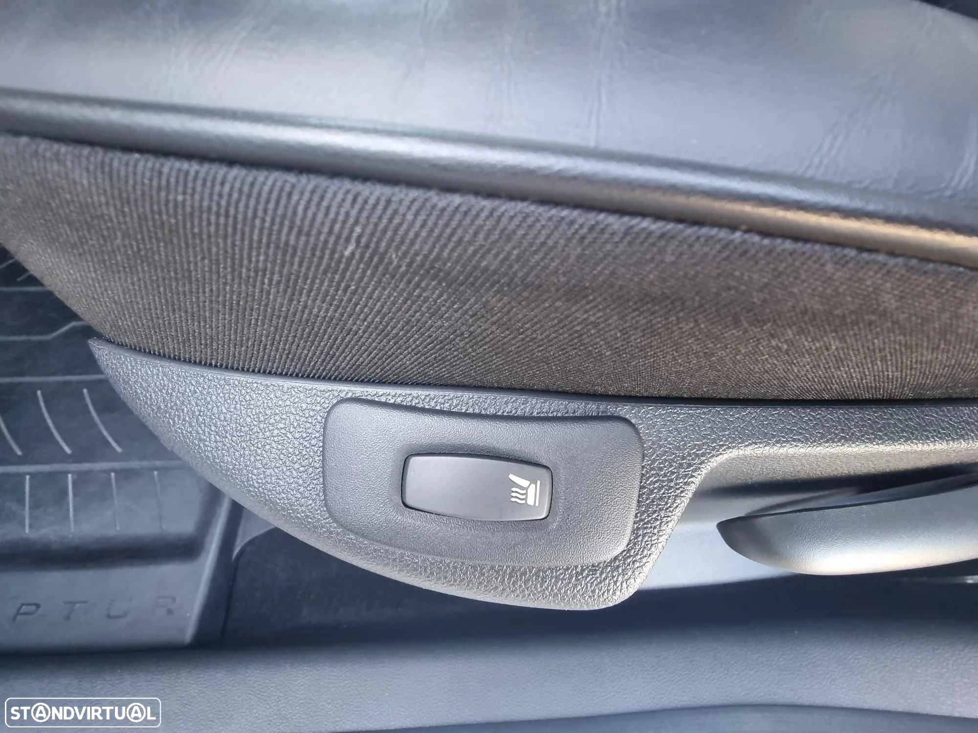 Renault Captur 1.5 dCi Initiale Paris EDC - 25