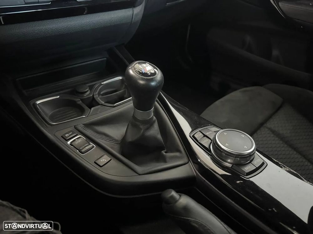 BMW 220 d Coupe Pack M - 23