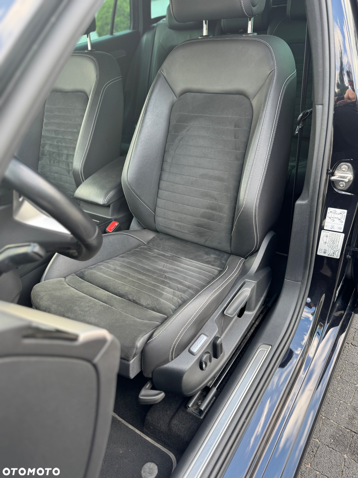 Volkswagen Passat Variant 2.0 TDI SCR DSG 4Motion Elegance - 15