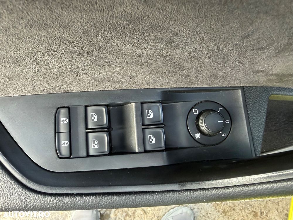 Skoda Superb 2.0 TDI DSG Sportline - 20