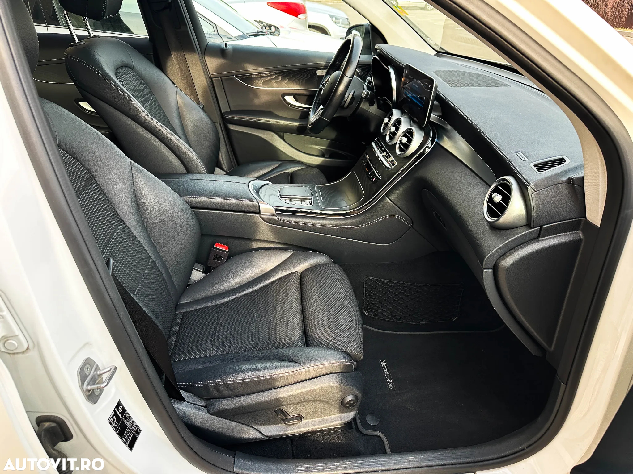 Mercedes-Benz GLC 300 e 4Matic 9G-TRONIC - 17