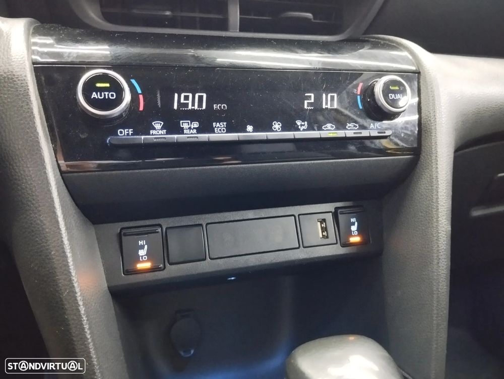 Toyota Yaris Cross 1.5 HDF Premiere Edition - 36