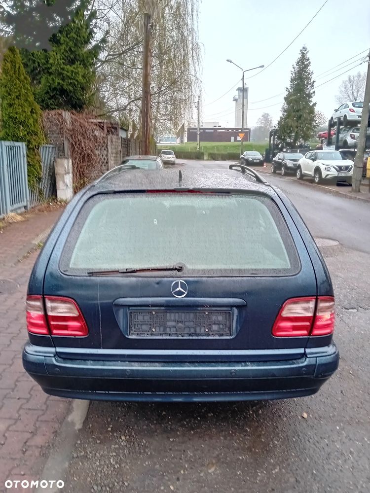 *MERCEDES W210* Samochód na części - 3
