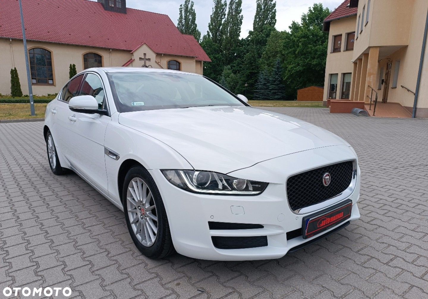 Jaguar XE - 1