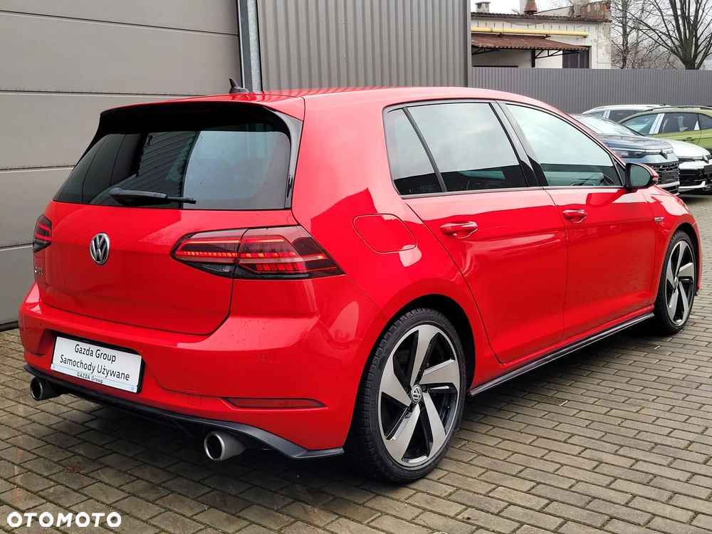 Volkswagen Golf - 6