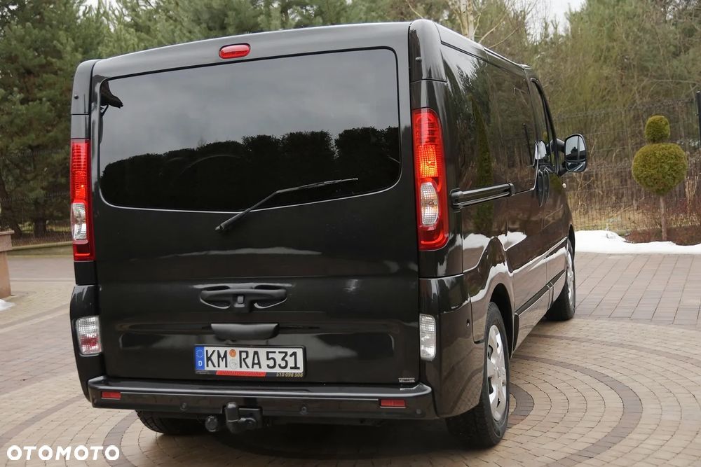 Renault Trafic Grand Passenger Black Edition - 17