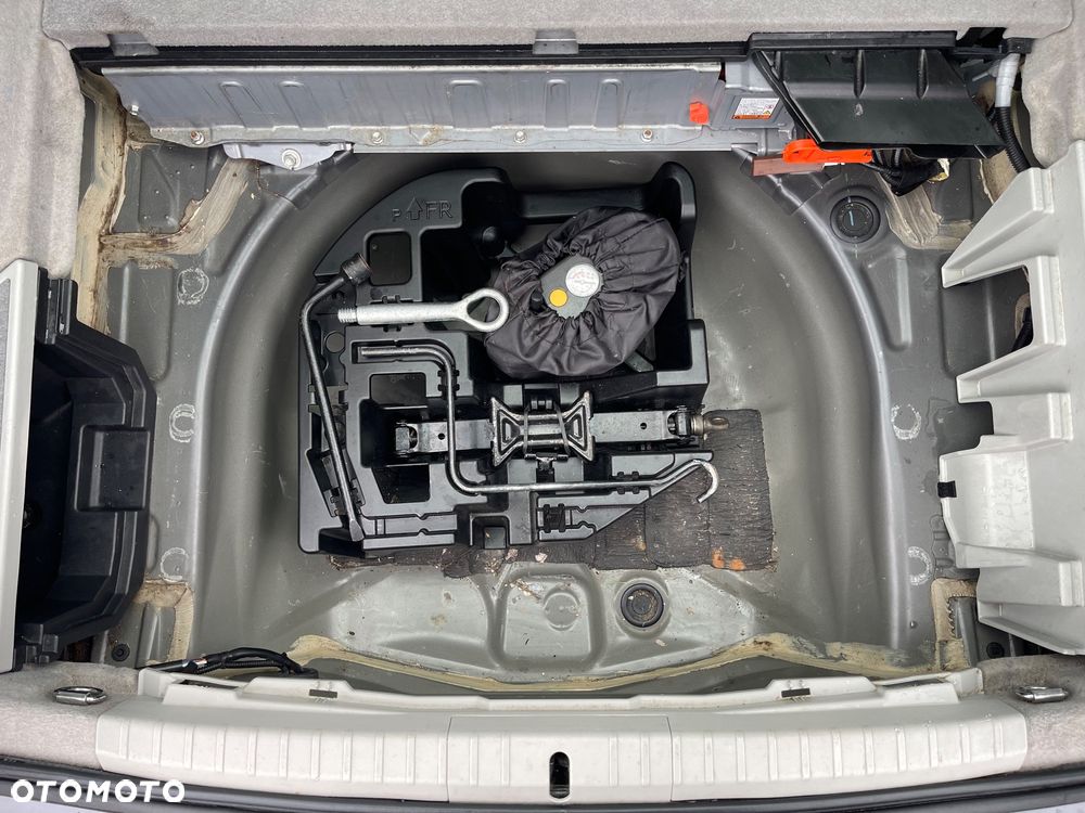 Toyota Prius 1.8 HSD Prestige - 20