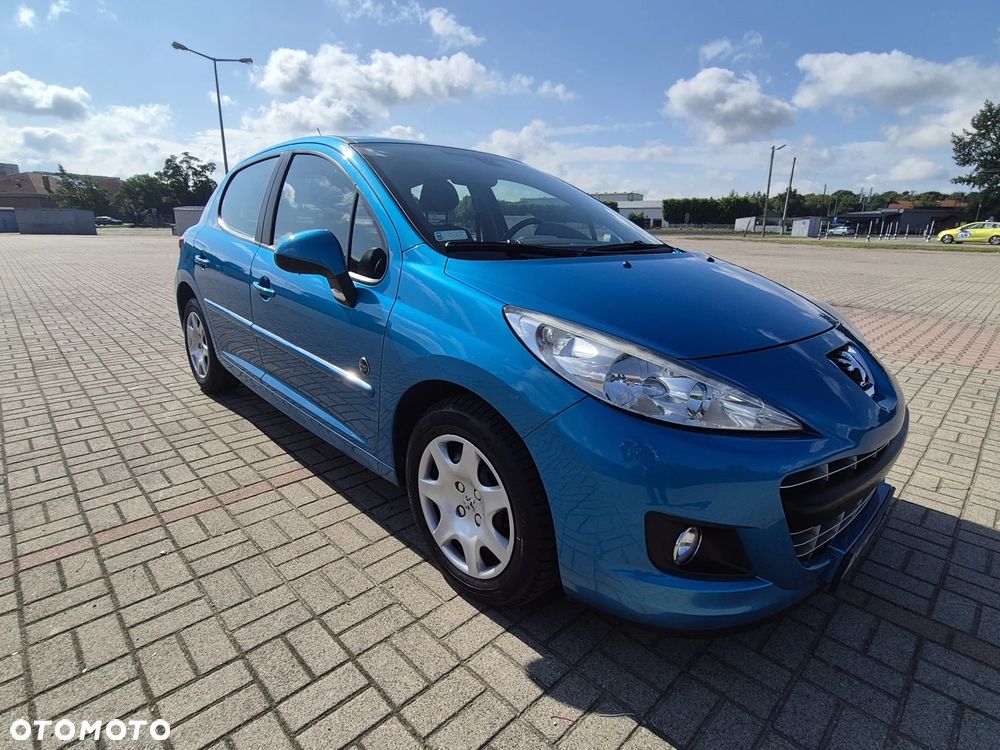 Peugeot 207 - 1