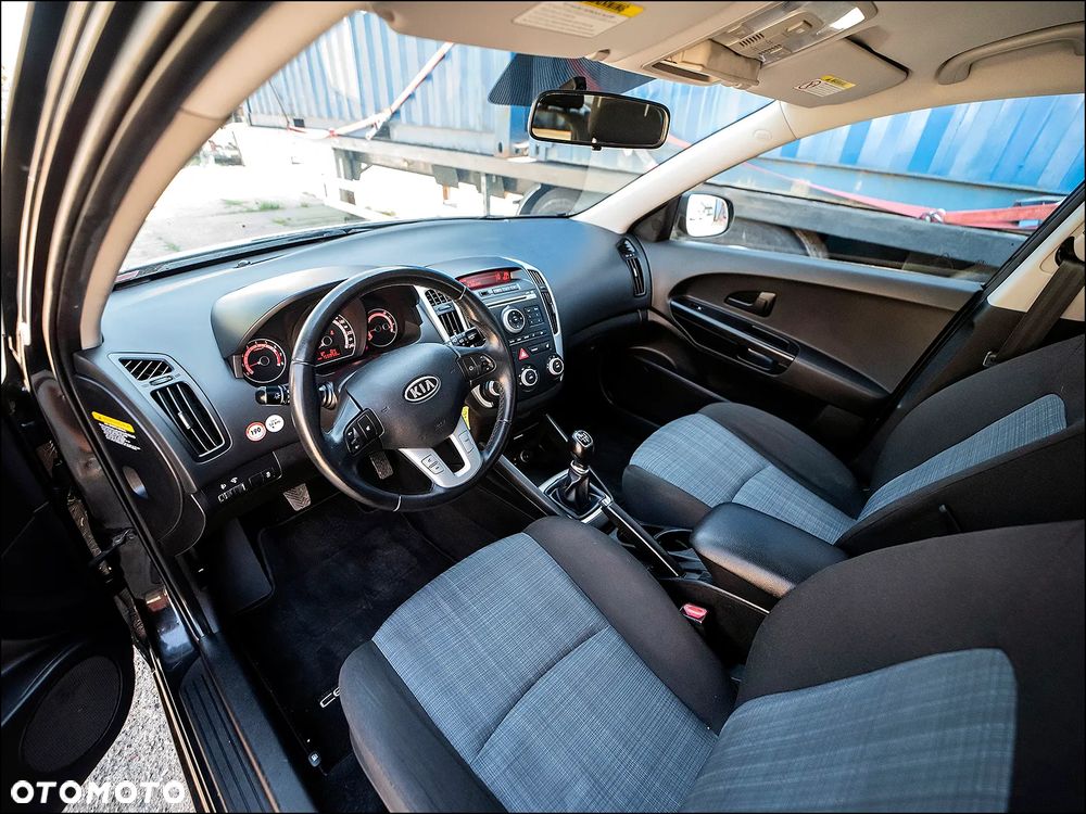 Kia Ceed - 12