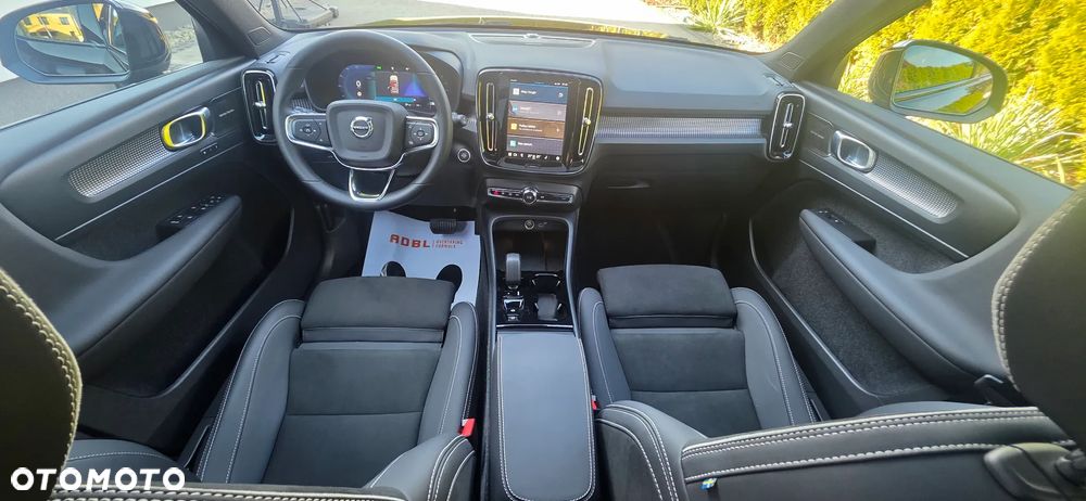 Volvo XC 40 B4 Plus Black Edition - 30