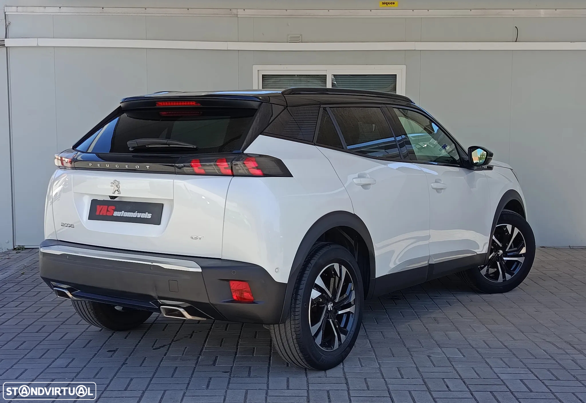 Peugeot 2008 PureTech 130 EAT8 GT - 24