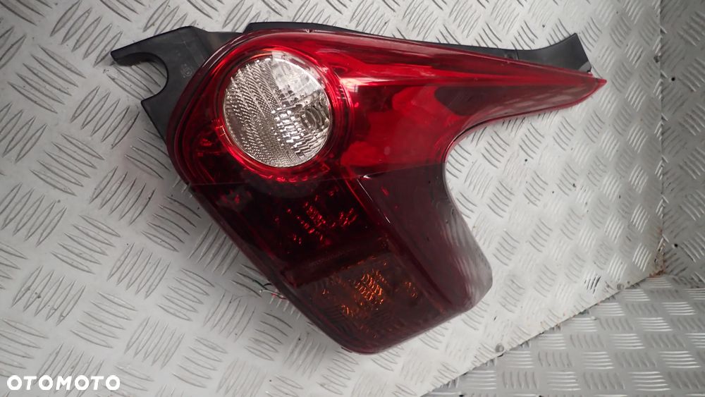 LAMPA PRAWY TYŁ NISSAN JUKE - 2