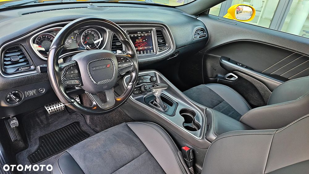 Dodge Challenger 6.4 Scat Pack - 13