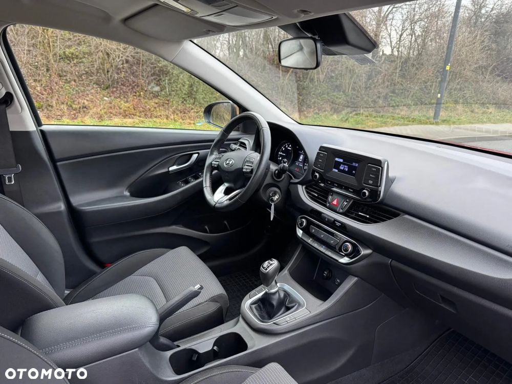 Hyundai i30 1.5 DPI Classic + - 13