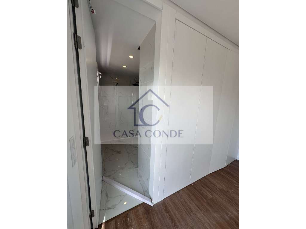 Moradia Geminada T4 com 3 Suítes - Fernão Ferro - Grande imagem: 5/46