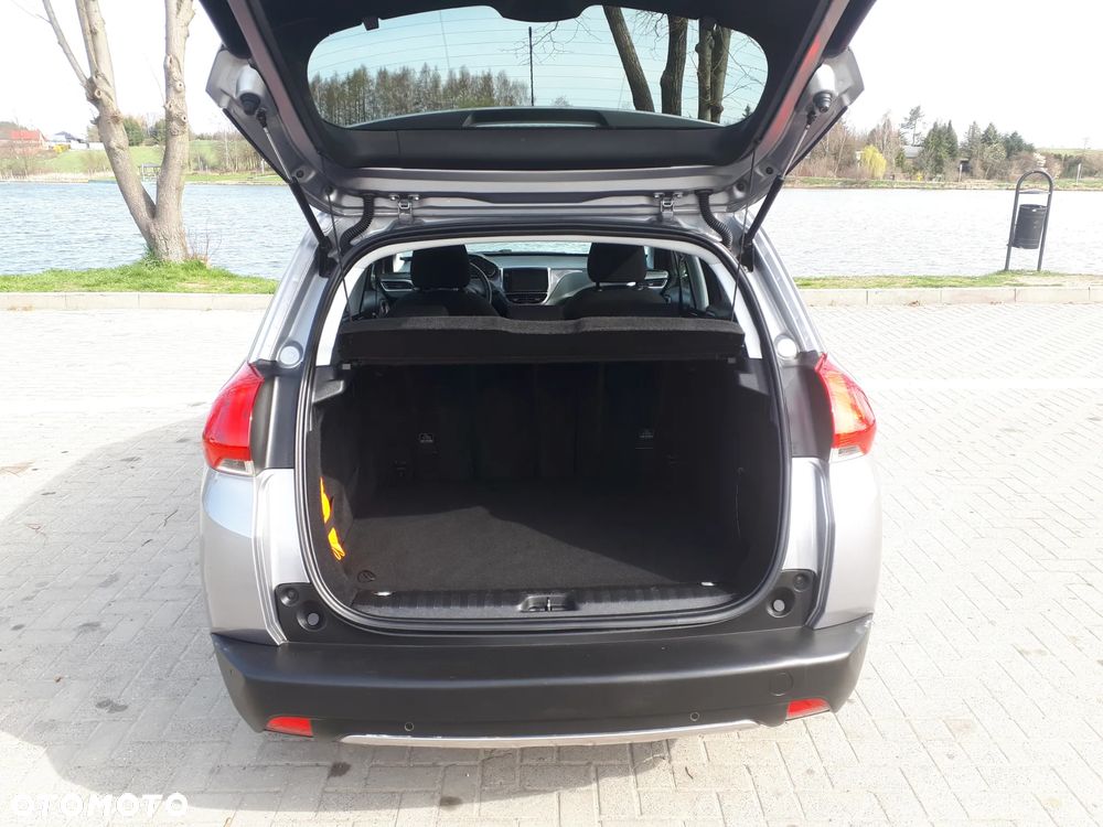 Peugeot 2008 1.2 Pure Tech Style S&S - 7