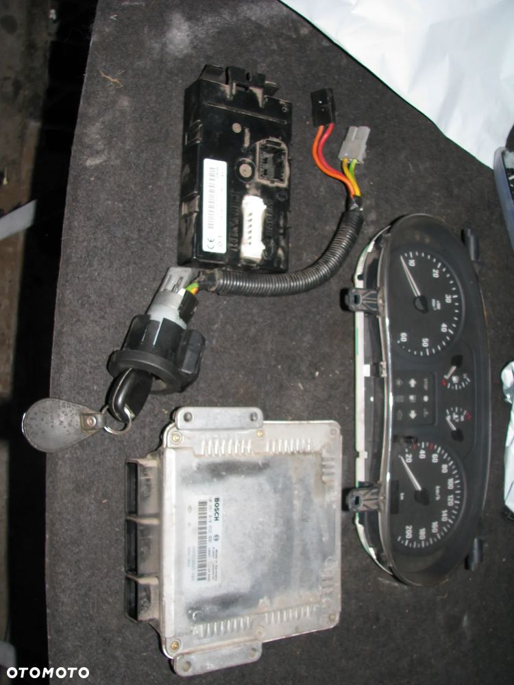 OPEL VIVARO A 1.9 DI ZESTAW STARTOWY STEROWNIK SILNIKA p8200156015 - 1