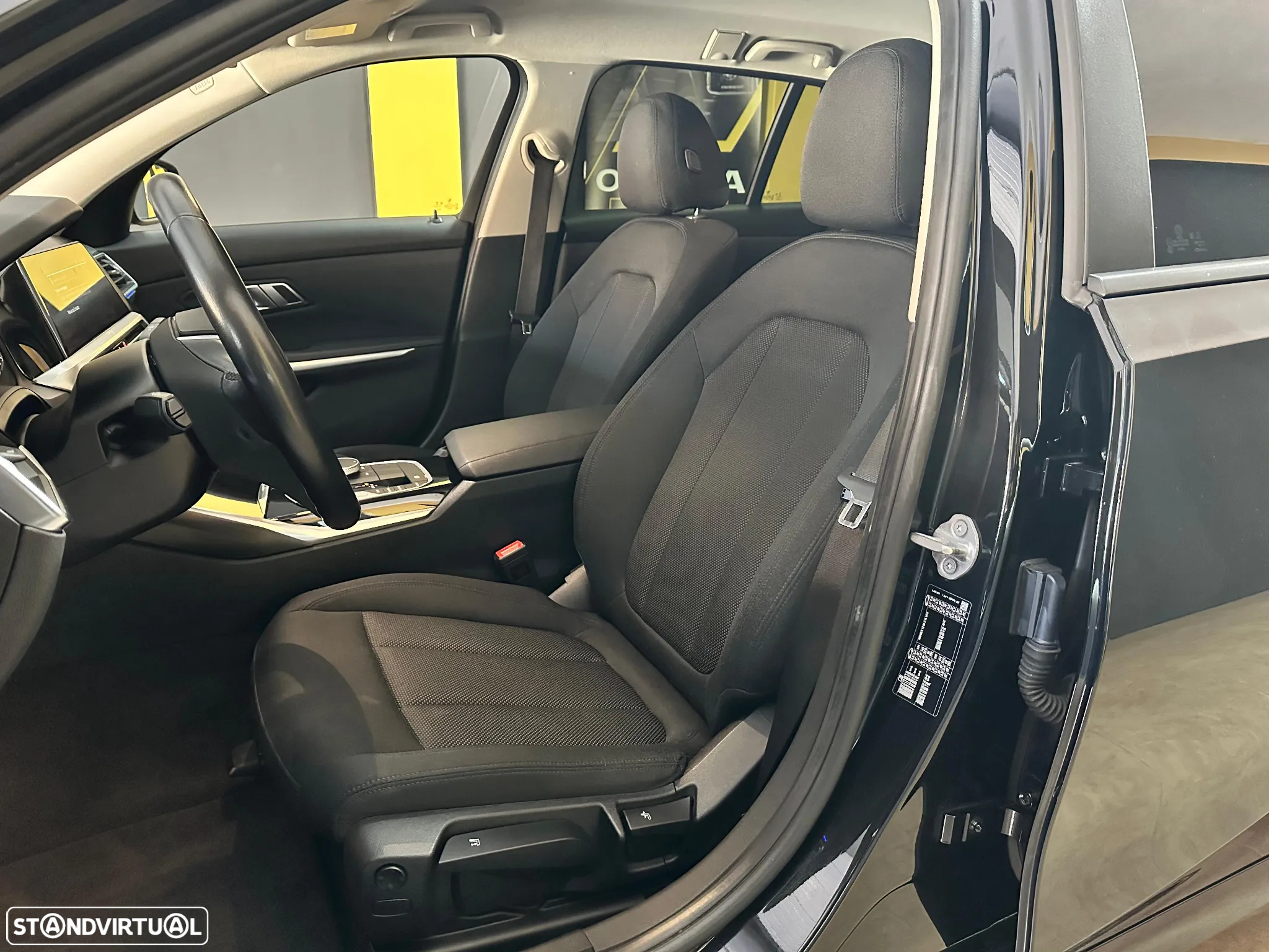BMW 318 d Touring Auto - 11