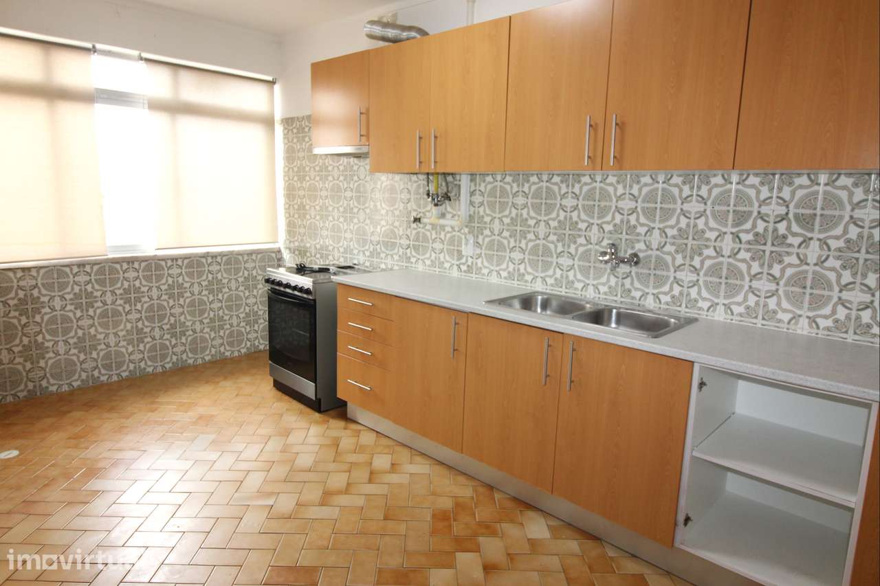 T3 em zona privilegiada da Amora - Grande imagem: 4/27