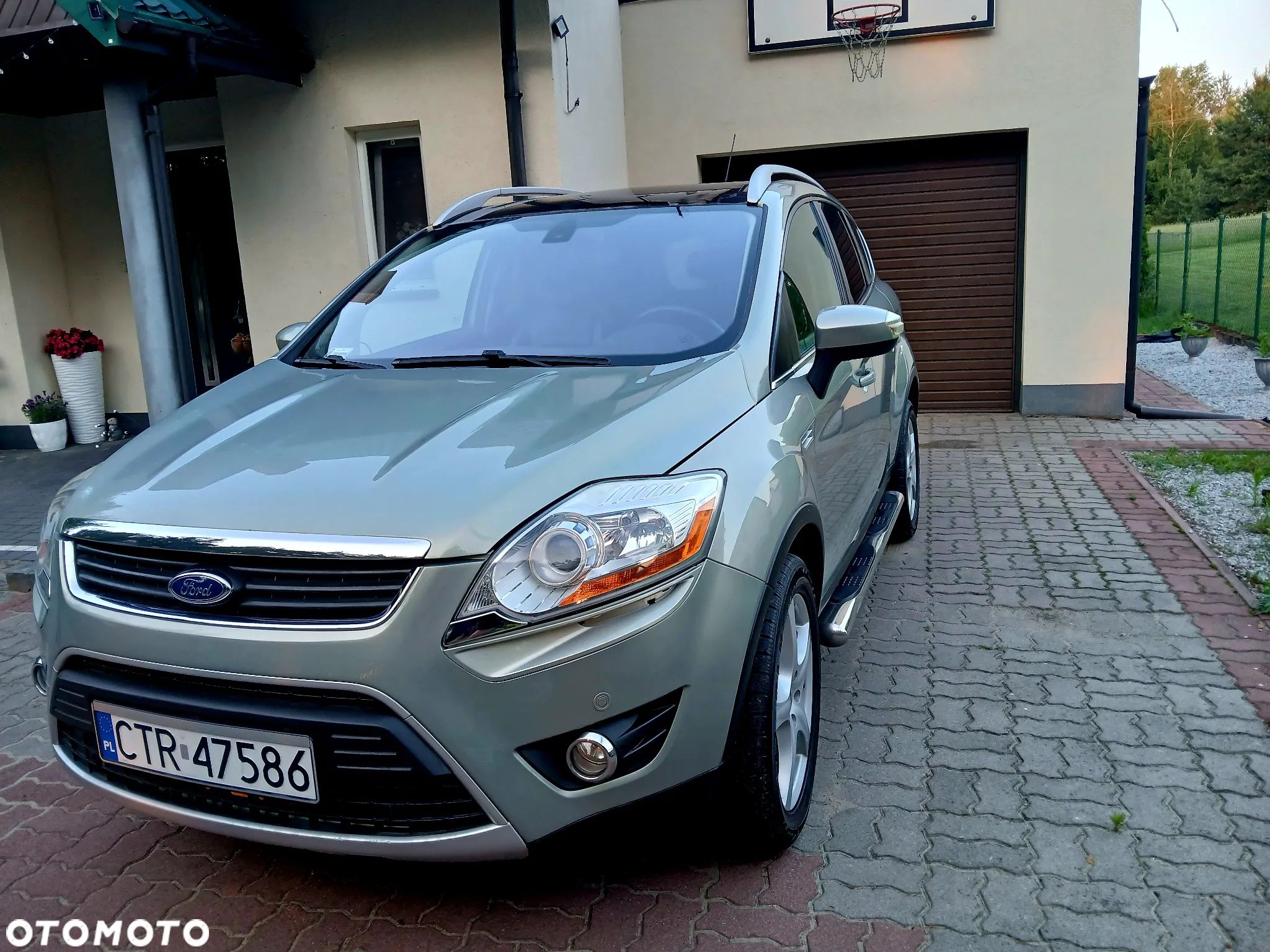 Ford Kuga - 1