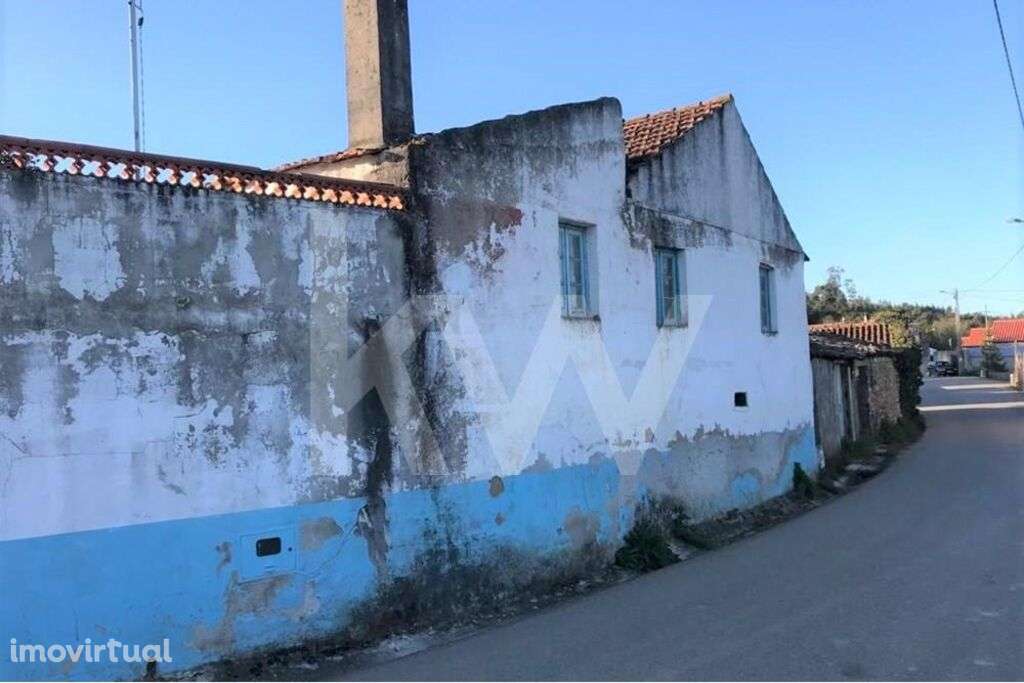 Moradia T2 para recuperar em Semide, Miranda do Corvo - Grande imagem: 2/23