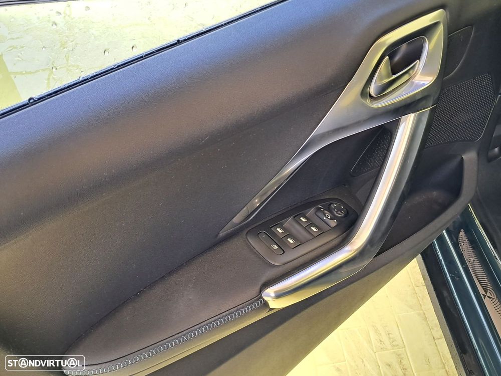 Peugeot 2008 1.2 PureTech Allure - 4