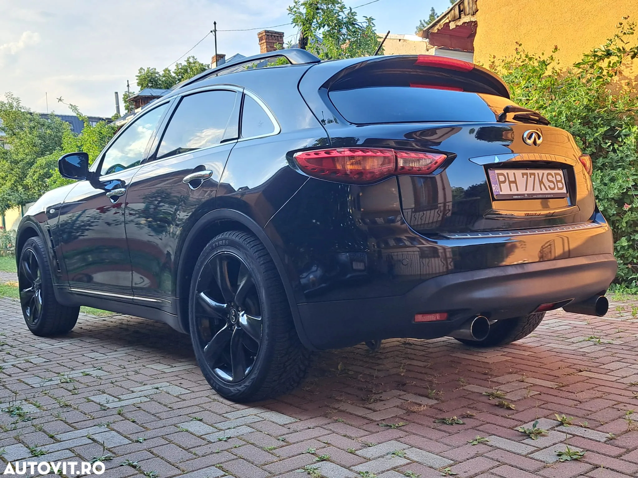 Infiniti QX70 - 3