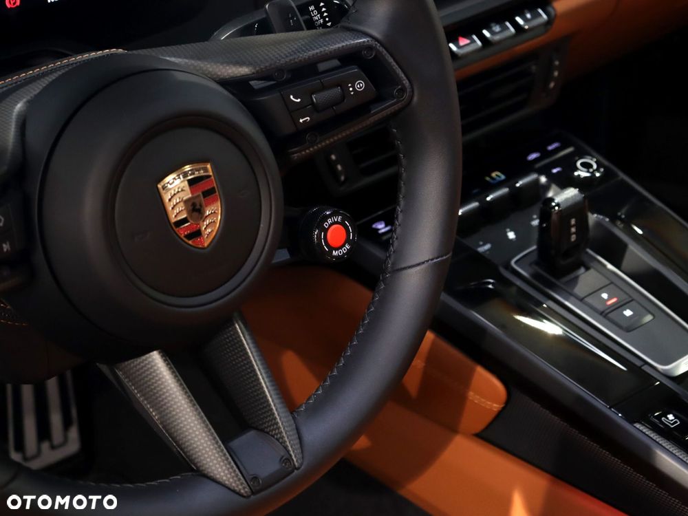 Porsche 911 Carrera T-Hybrid 4 GTS - 22