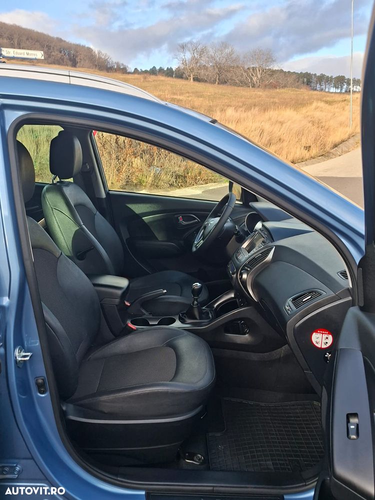 Hyundai ix35 2.0 CRDI 4WD Fifa World Cup Gold Edition - 13