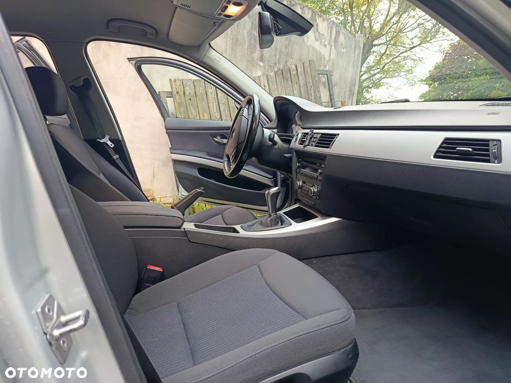 BMW Seria 3 318d DPF - 12