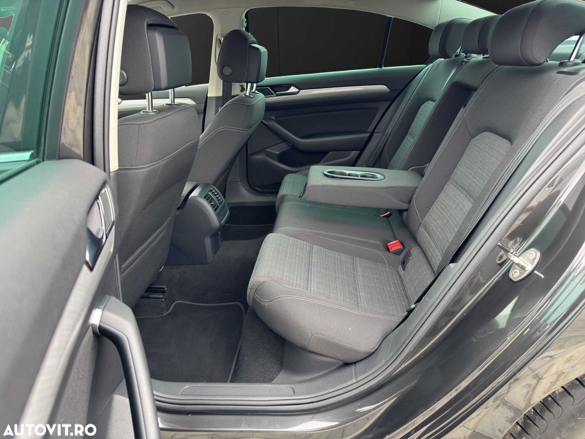 Volkswagen Passat 2.0 TDI SCR DSG Business - 10