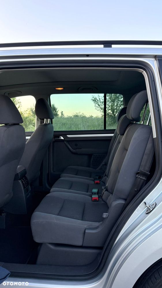 Volkswagen Touran - 12