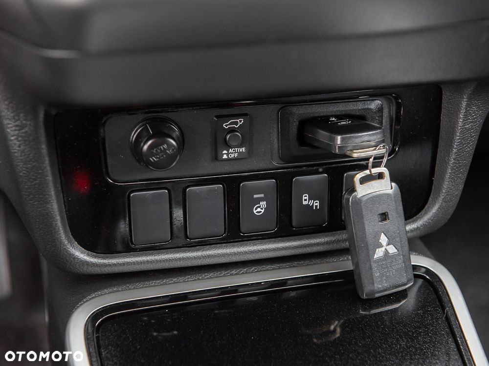 Mitsubishi Outlander - 24