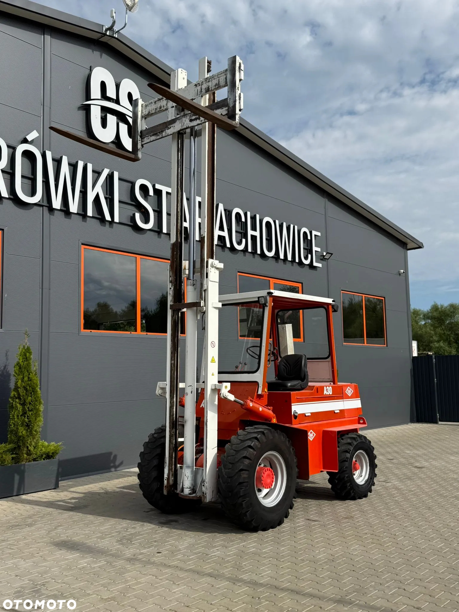 O&K Wózek widłowy terenowy O&K A30 // ładowność 3 T // silnik FORD - 11