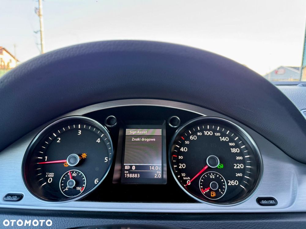 Volkswagen Passat 2.0 TDI DSG BlueMotion Technology R-Line - 24