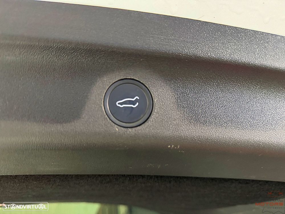 Tesla Model Y Long Range Dual Motor AWD - 12