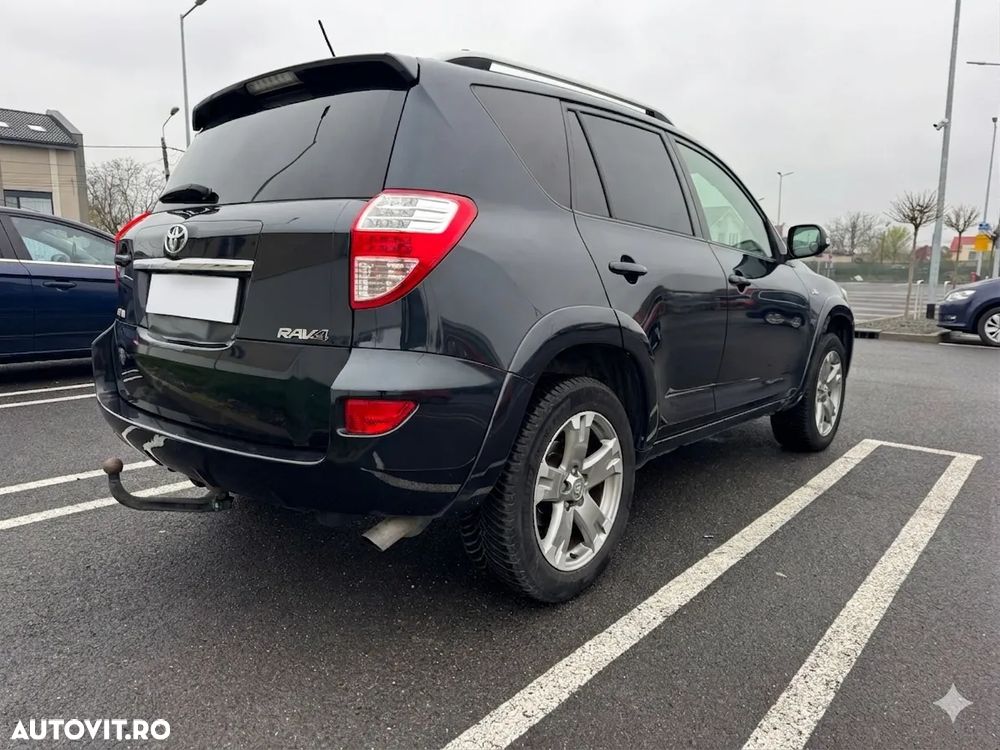 Toyota RAV4 2.2 D-4D 4x4 Automatik Executive - 6